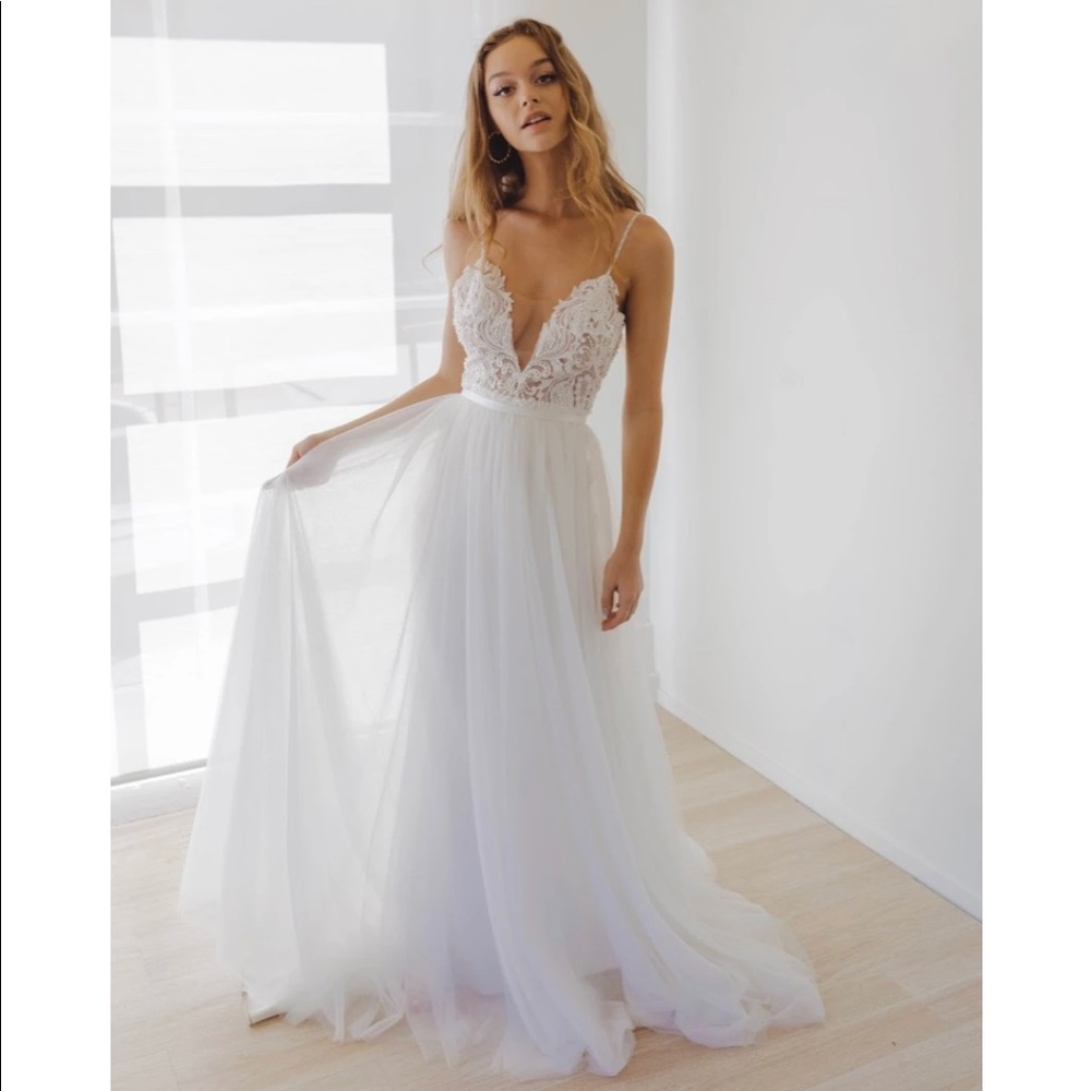 UNTAMED PETALS BY AMANDA JUDGE White Lace Wedding Dress